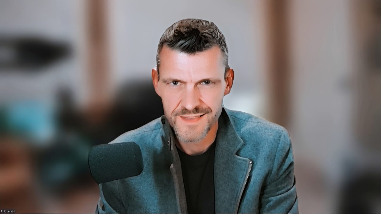 6a299e1e96825_Erik podcast pic (1)